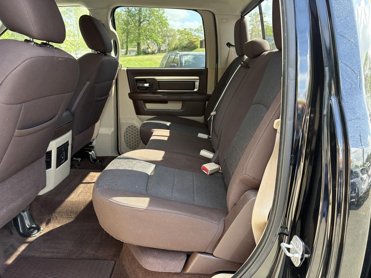 RAM 1500 4WD Crew Cab 140.5" Outdoorsman 2013