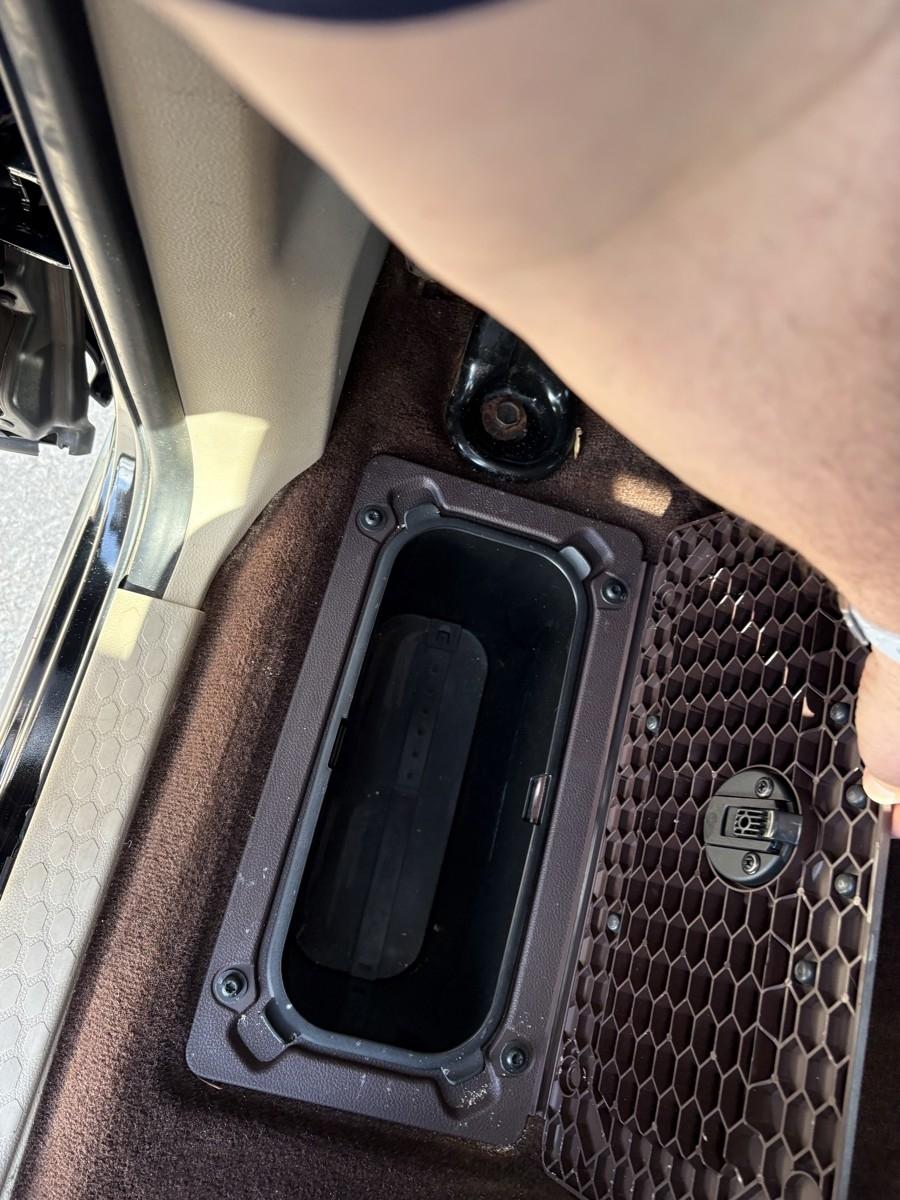 RAM 1500 4WD Crew Cab 140.5" Outdoorsman 2013