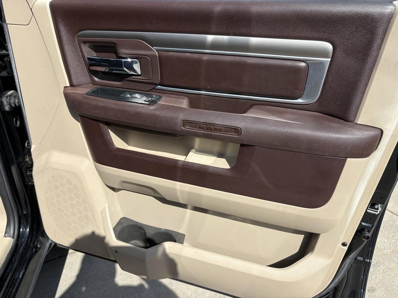 RAM 1500 4WD Crew Cab 140.5" Outdoorsman 2013