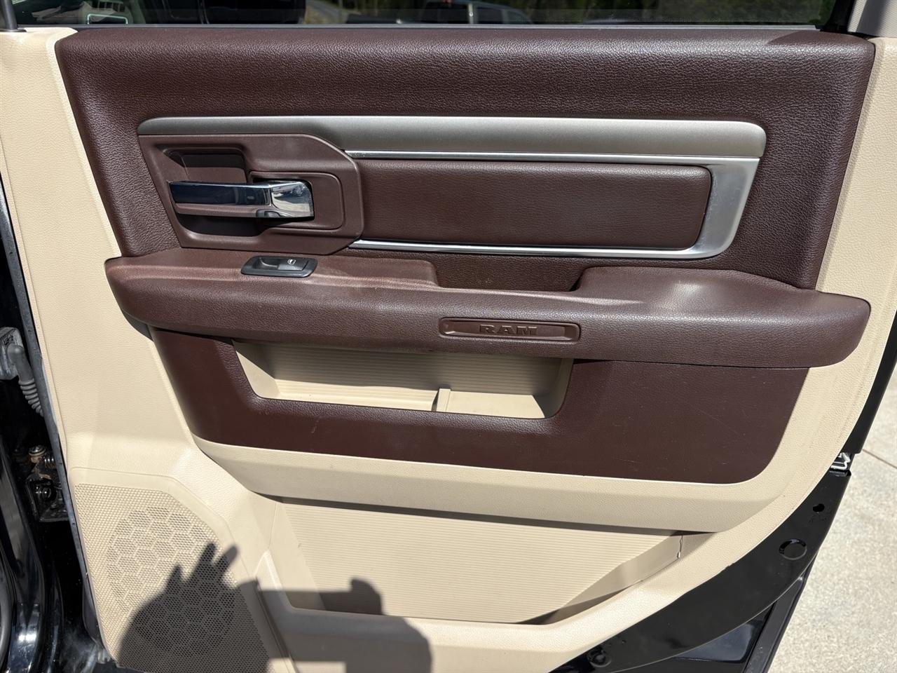 RAM 1500 4WD Crew Cab 140.5" Outdoorsman 2013