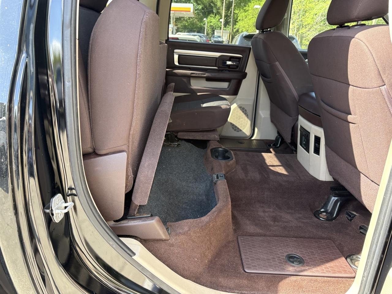 RAM 1500 4WD Crew Cab 140.5" Outdoorsman 2013