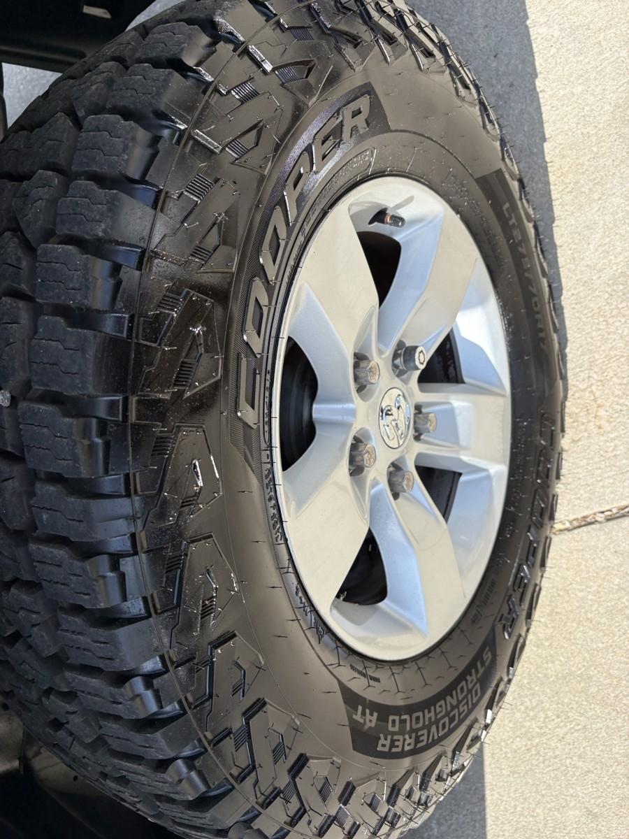 RAM 1500 4WD Crew Cab 140.5" Outdoorsman 2013