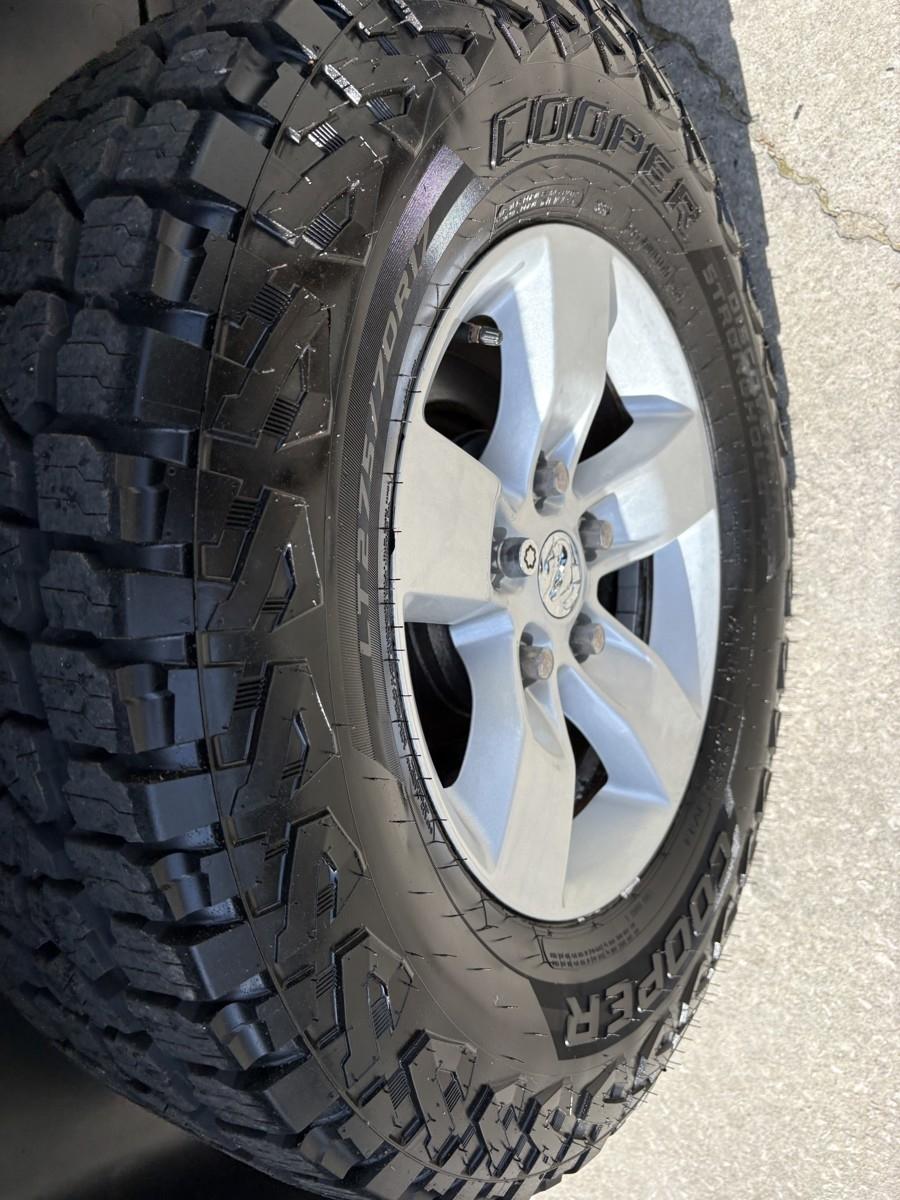 RAM 1500 4WD Crew Cab 140.5" Outdoorsman 2013