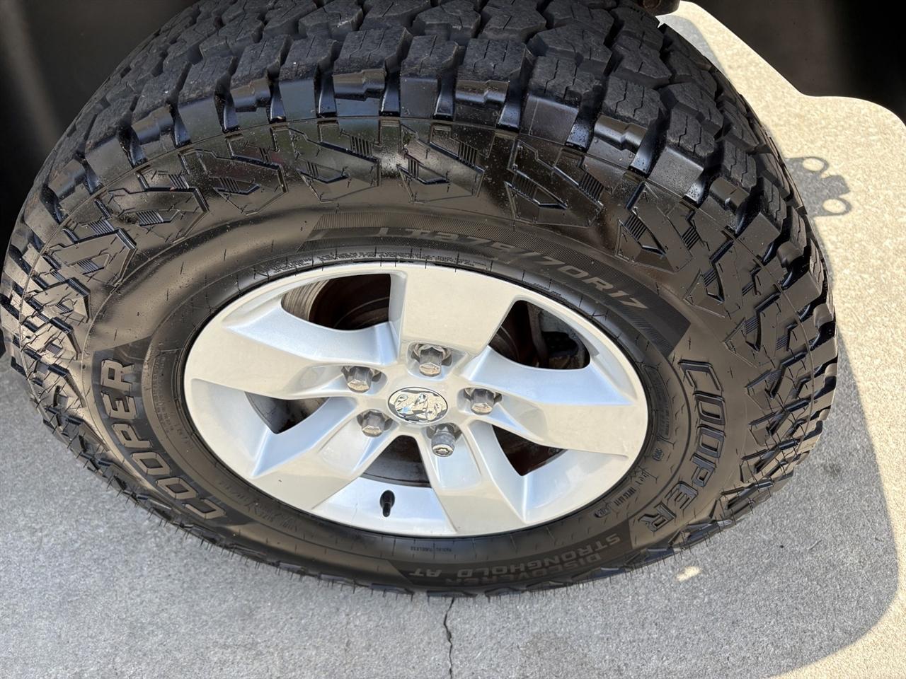 RAM 1500 4WD Crew Cab 140.5" Outdoorsman 2013