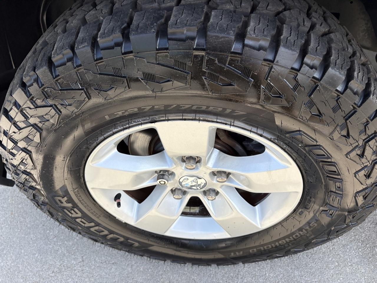 RAM 1500 4WD Crew Cab 140.5" Outdoorsman 2013