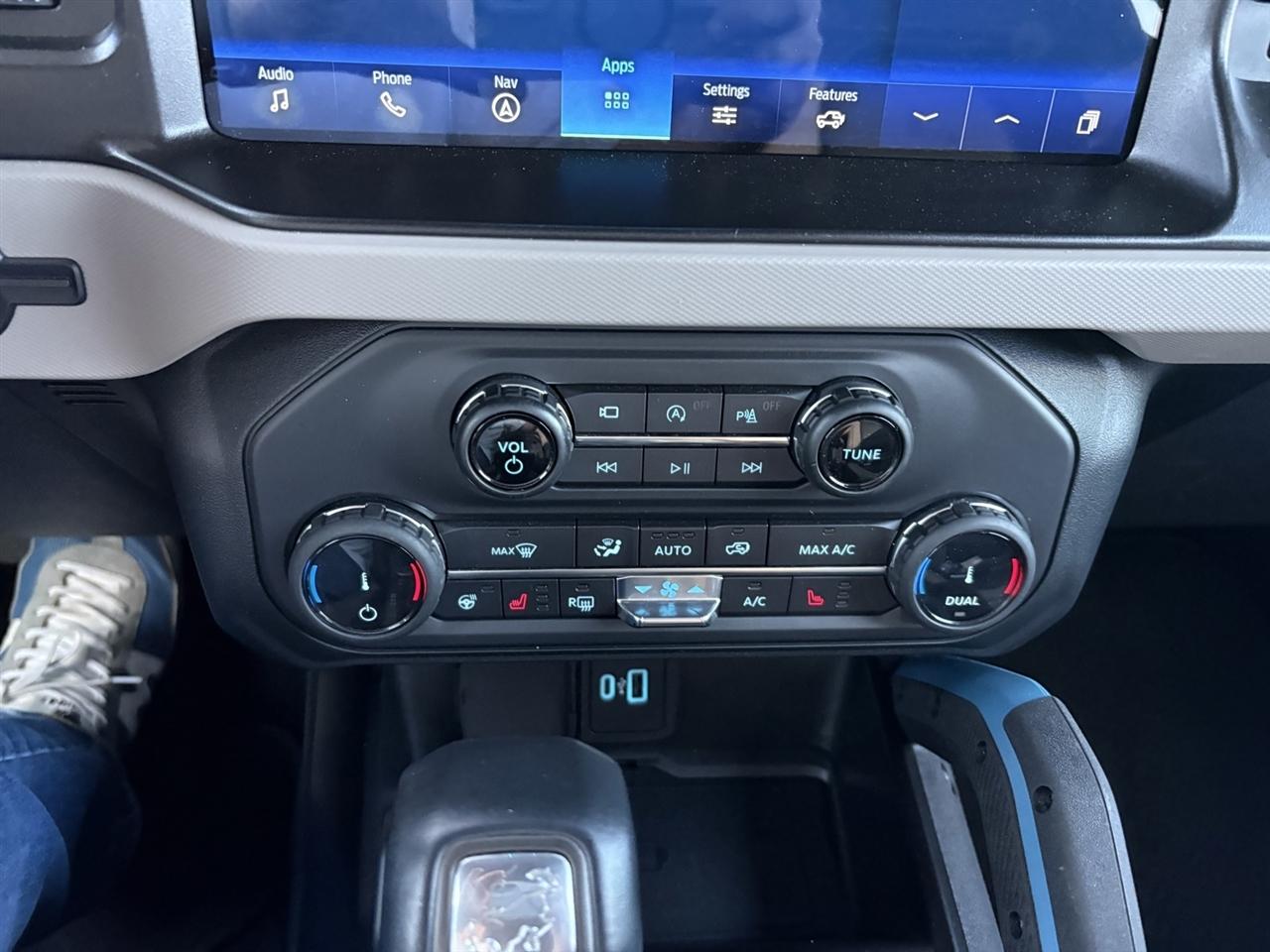 Ford Bronco Base 4-Door w/Advanced 2022