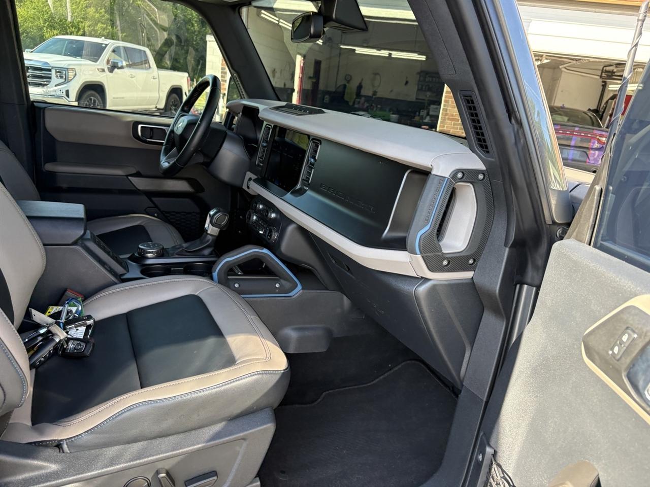 Ford Bronco Base 4-Door w/Advanced 2022
