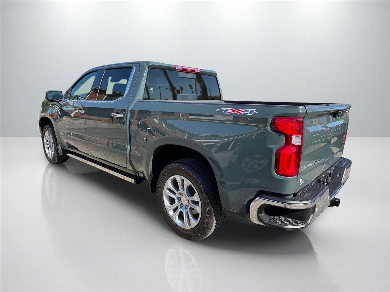 Chevrolet Silverado 1500 LTZ Crew Cab 4WD 2025