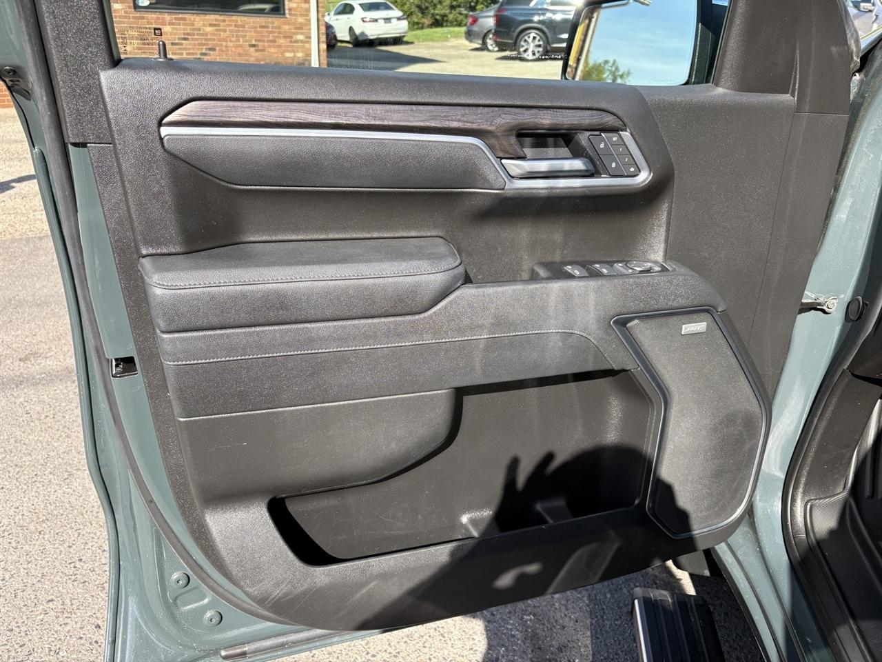 Chevrolet Silverado 1500 LTZ Crew Cab 4WD 2025