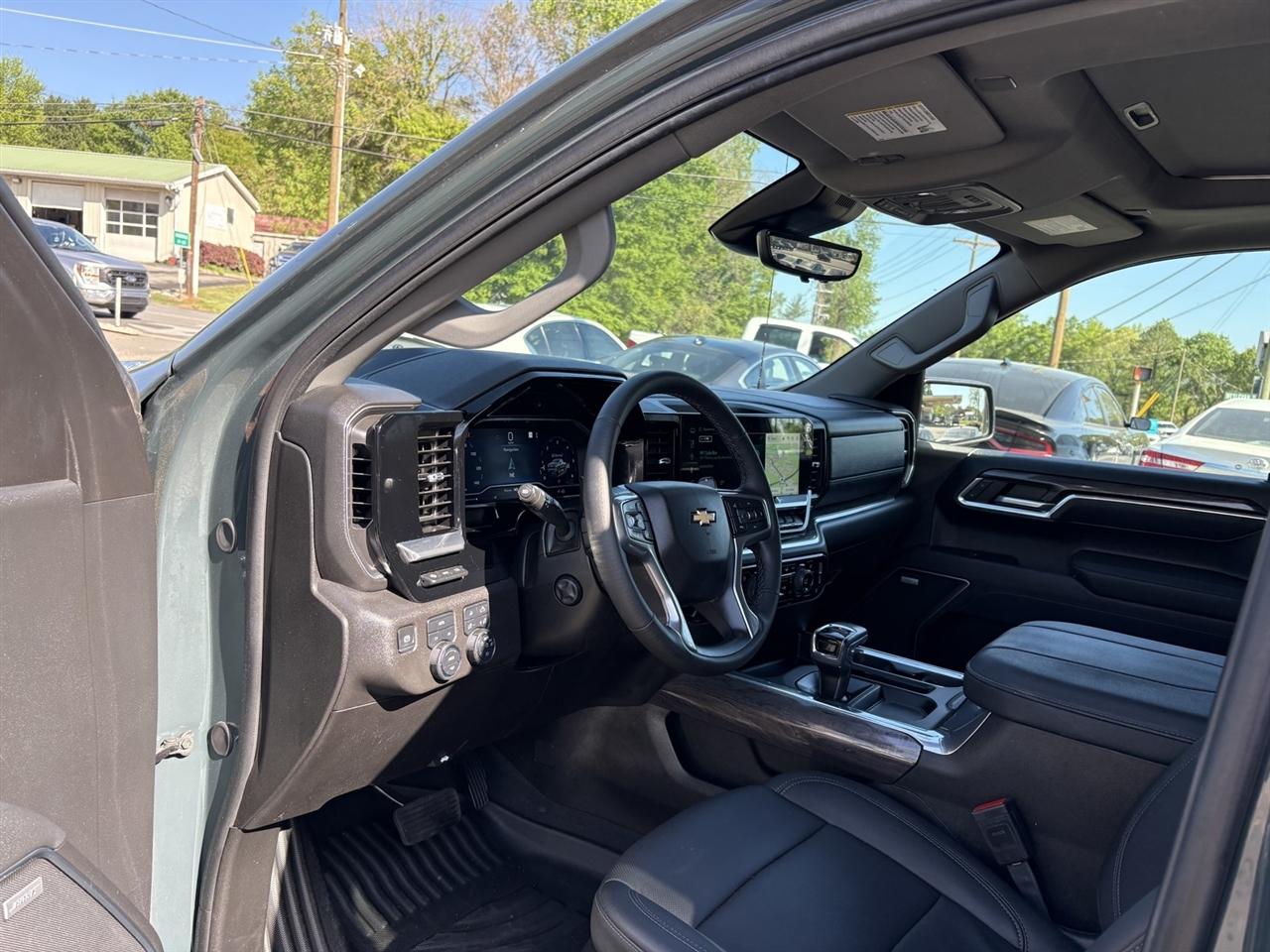 Chevrolet Silverado 1500 LTZ Crew Cab 4WD 2025