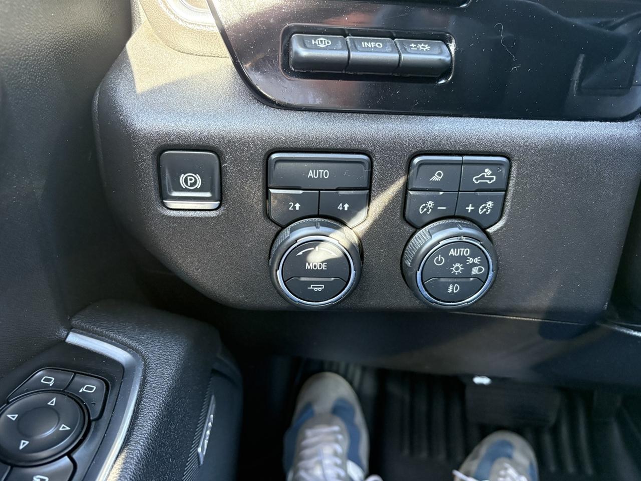 Chevrolet Silverado 1500 LTZ Crew Cab 4WD 2025