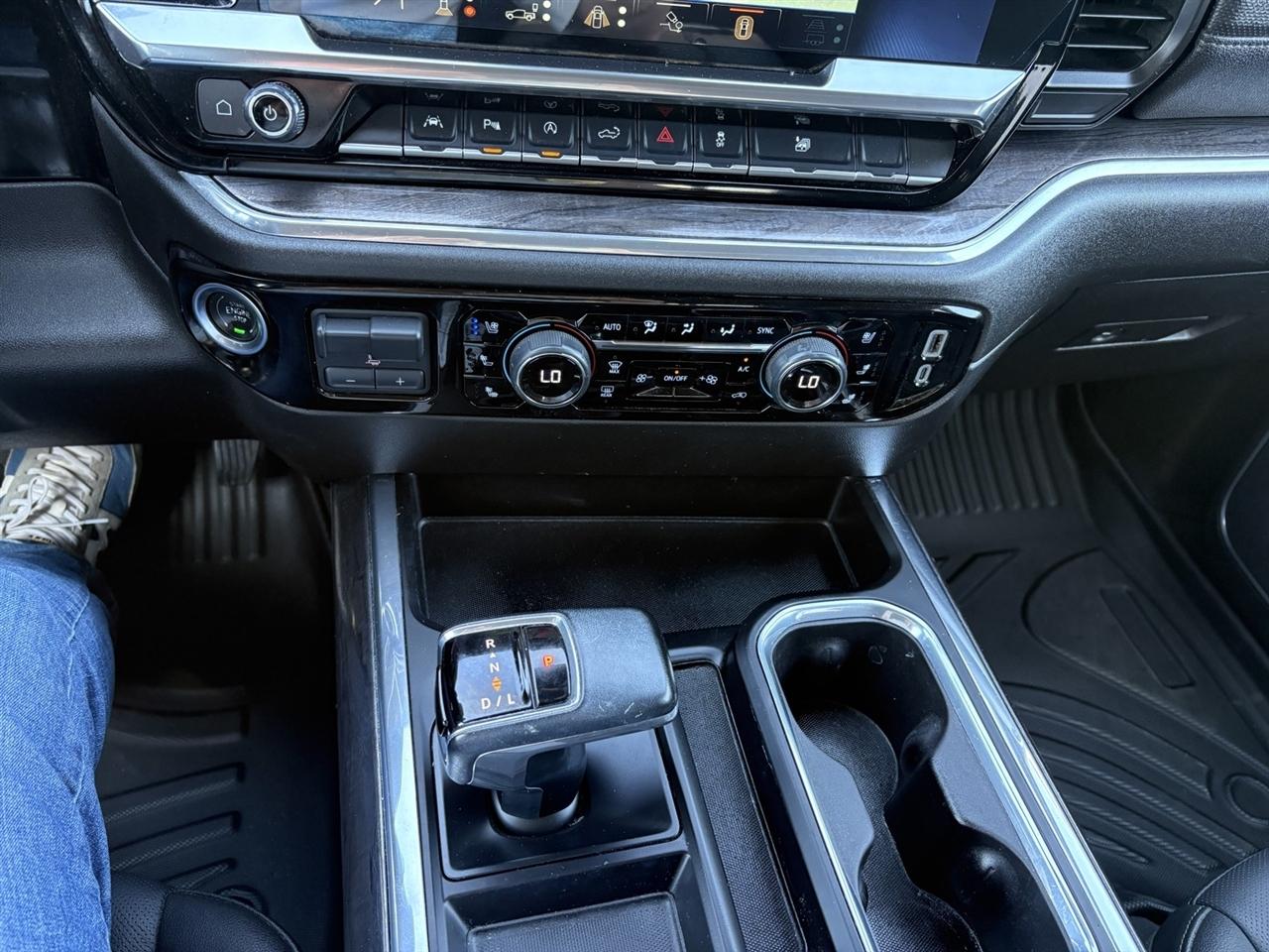 Chevrolet Silverado 1500 LTZ Crew Cab 4WD 2025