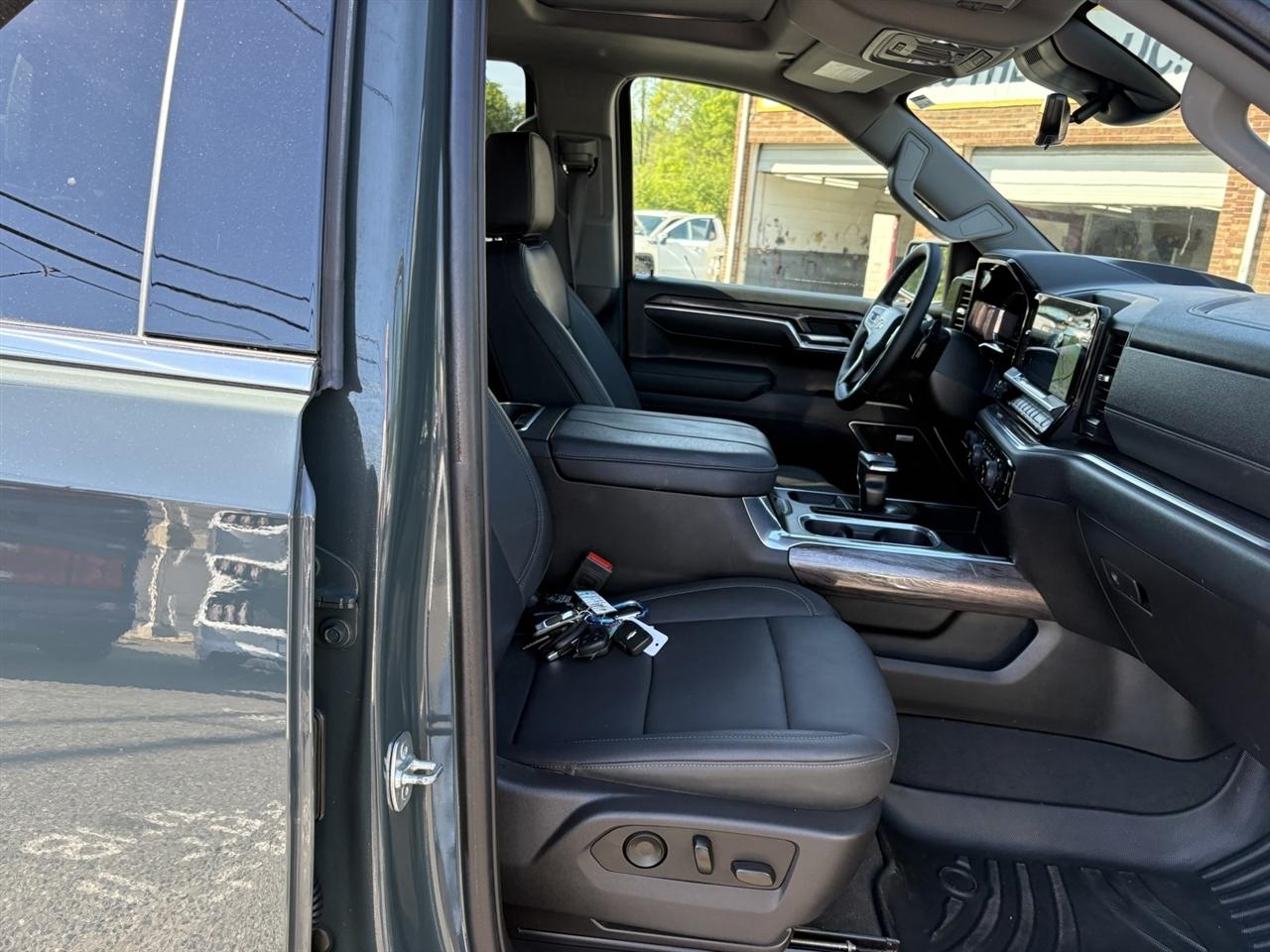 Chevrolet Silverado 1500 LTZ Crew Cab 4WD 2025