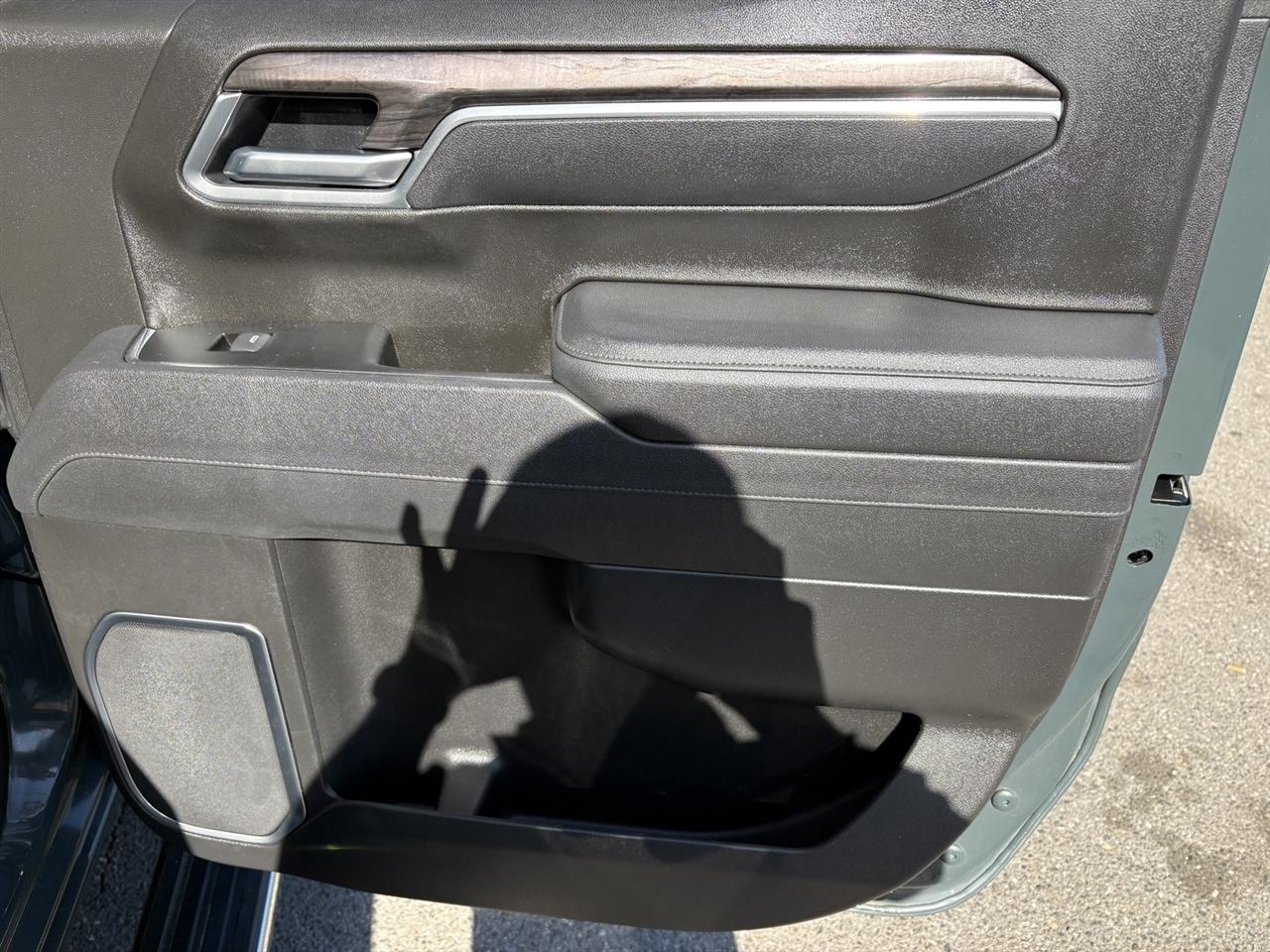 Chevrolet Silverado 1500 LTZ Crew Cab 4WD 2025