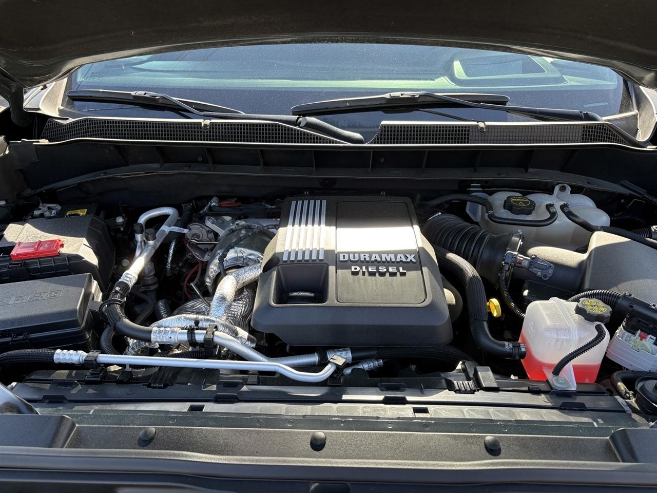 Chevrolet Silverado 1500 LTZ Crew Cab 4WD 2025