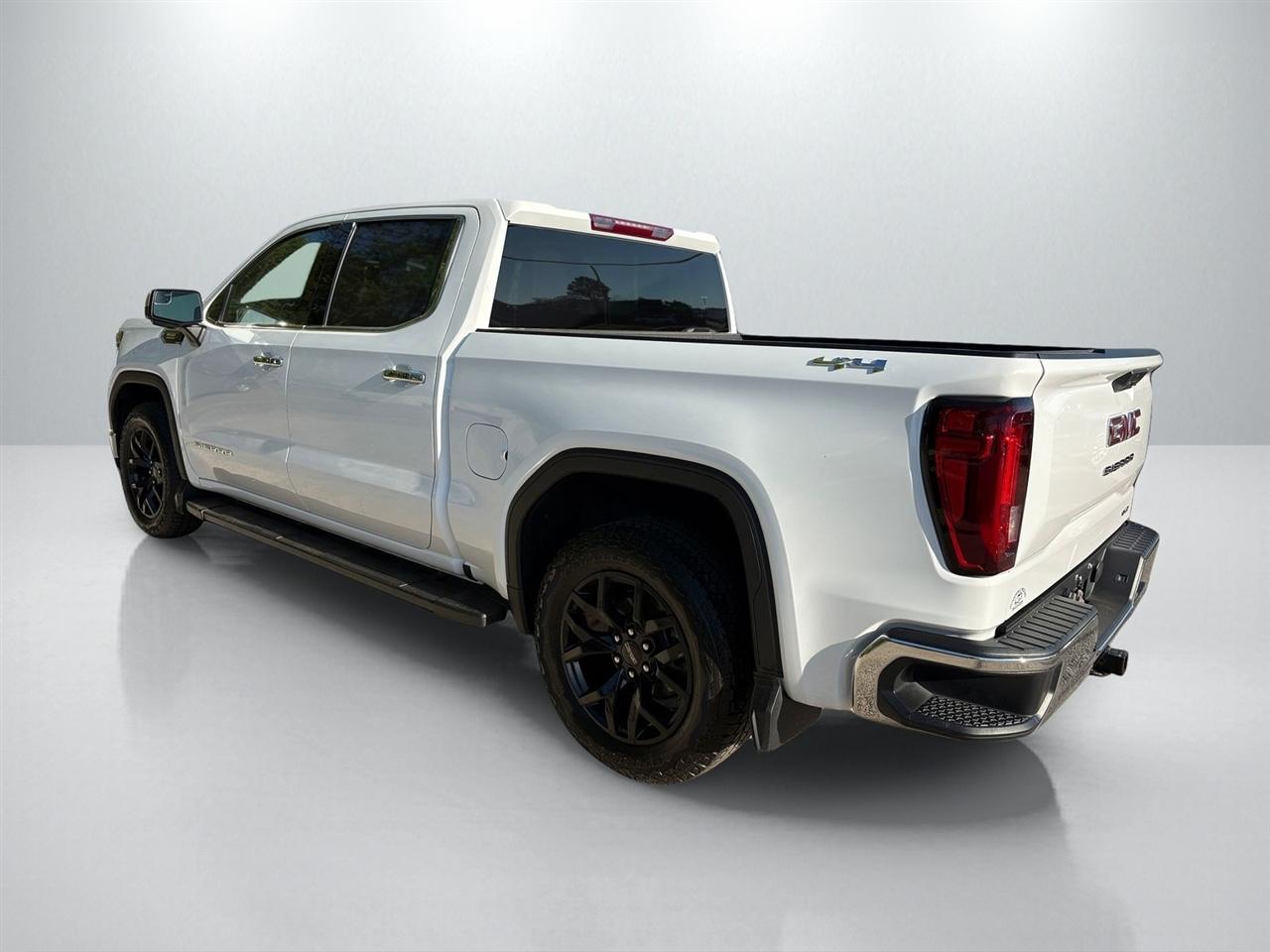 GMC Sierra 1500 SLT Crew Cab 4WD 2023