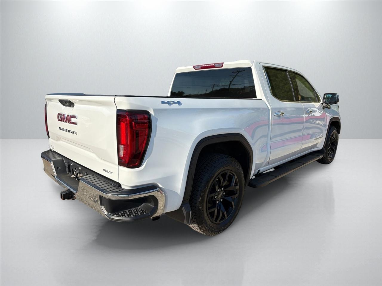 GMC Sierra 1500 SLT Crew Cab 4WD 2023