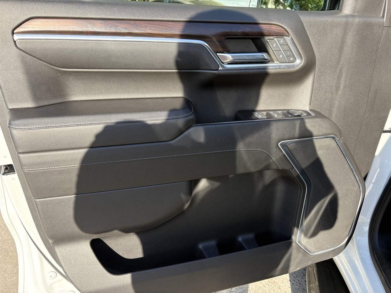 GMC Sierra 1500 SLT Crew Cab 4WD 2023