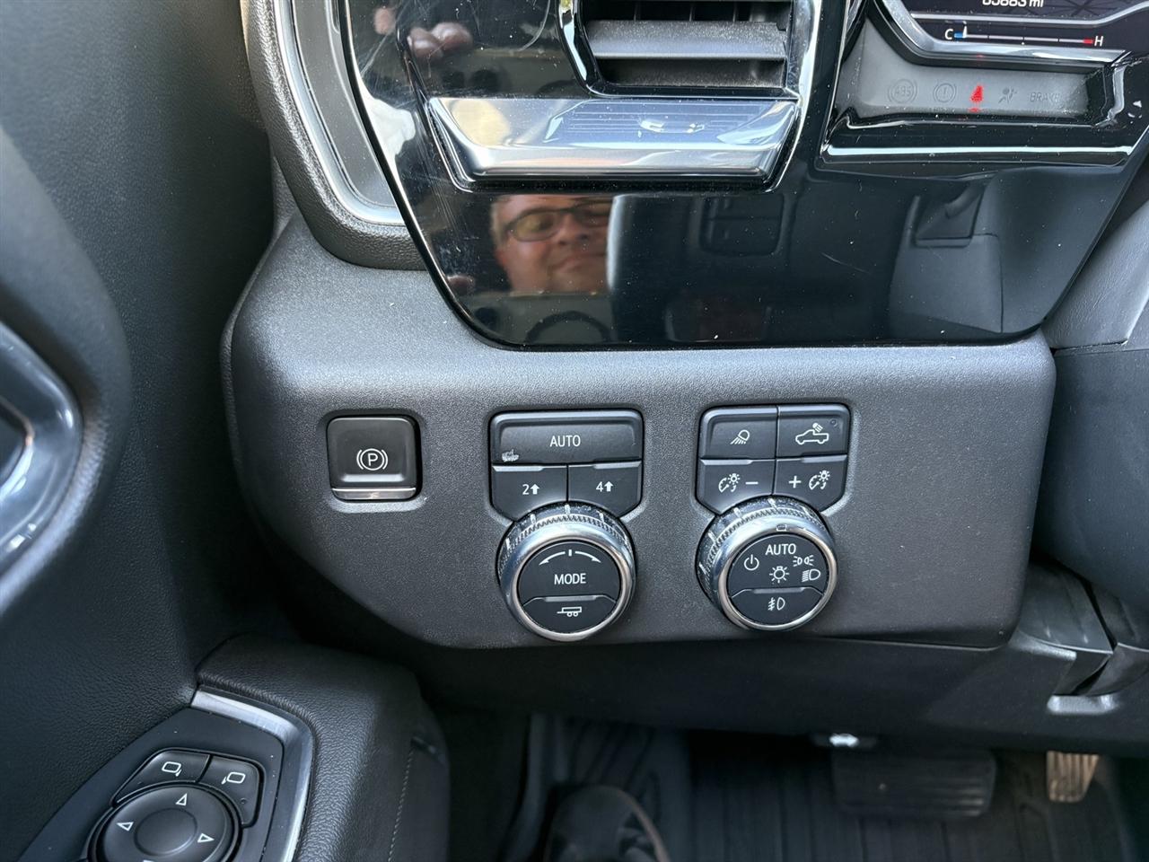 GMC Sierra 1500 SLT Crew Cab 4WD 2023