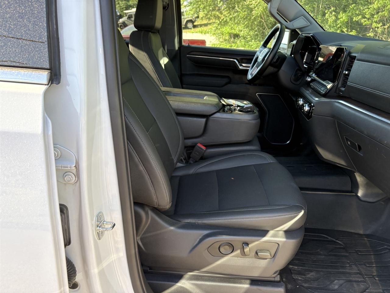 GMC Sierra 1500 SLT Crew Cab 4WD 2023