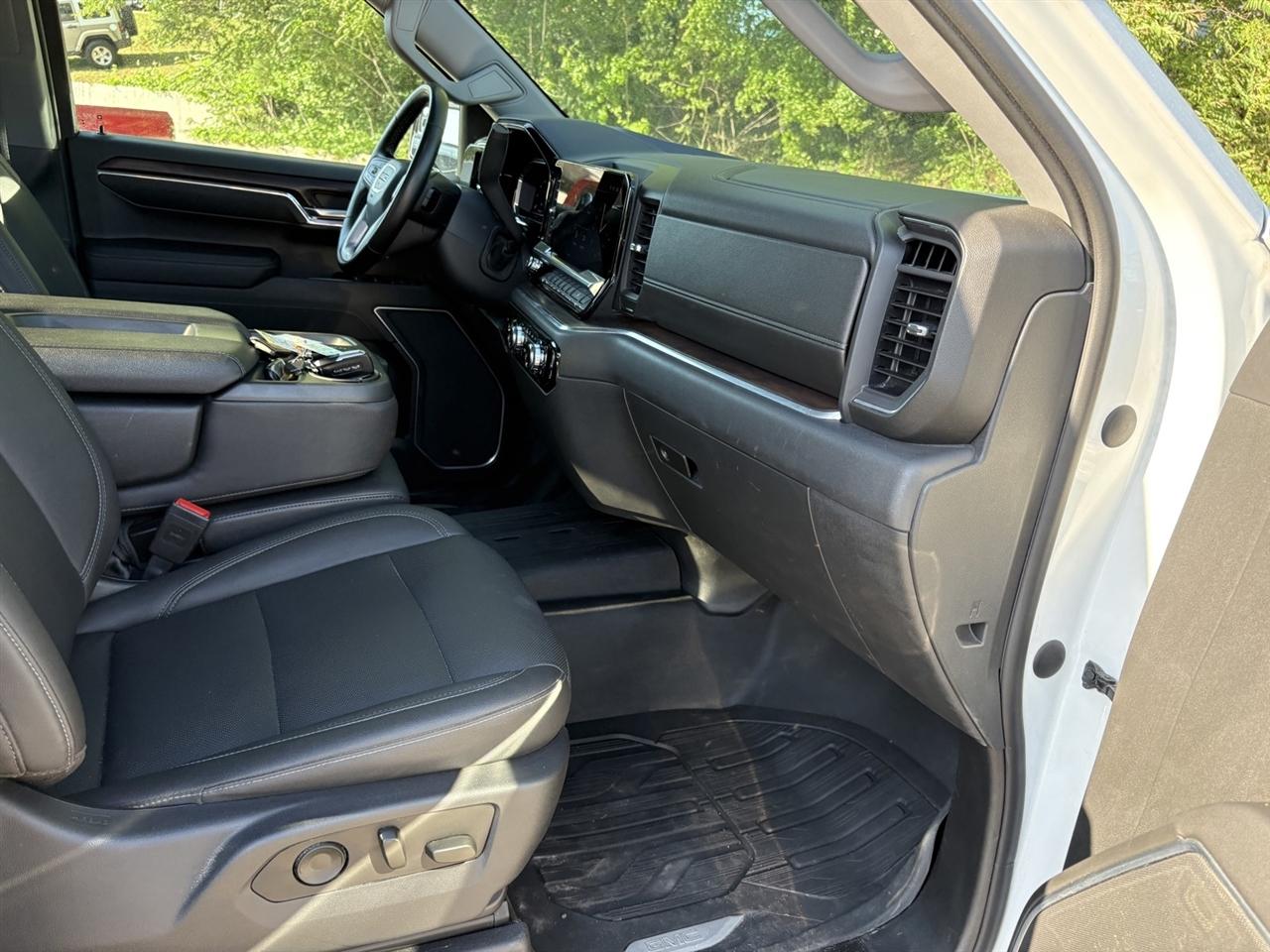 GMC Sierra 1500 SLT Crew Cab 4WD 2023