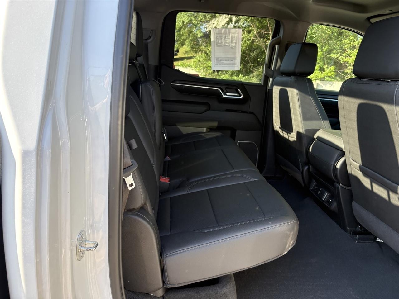 GMC Sierra 1500 SLT Crew Cab 4WD 2023