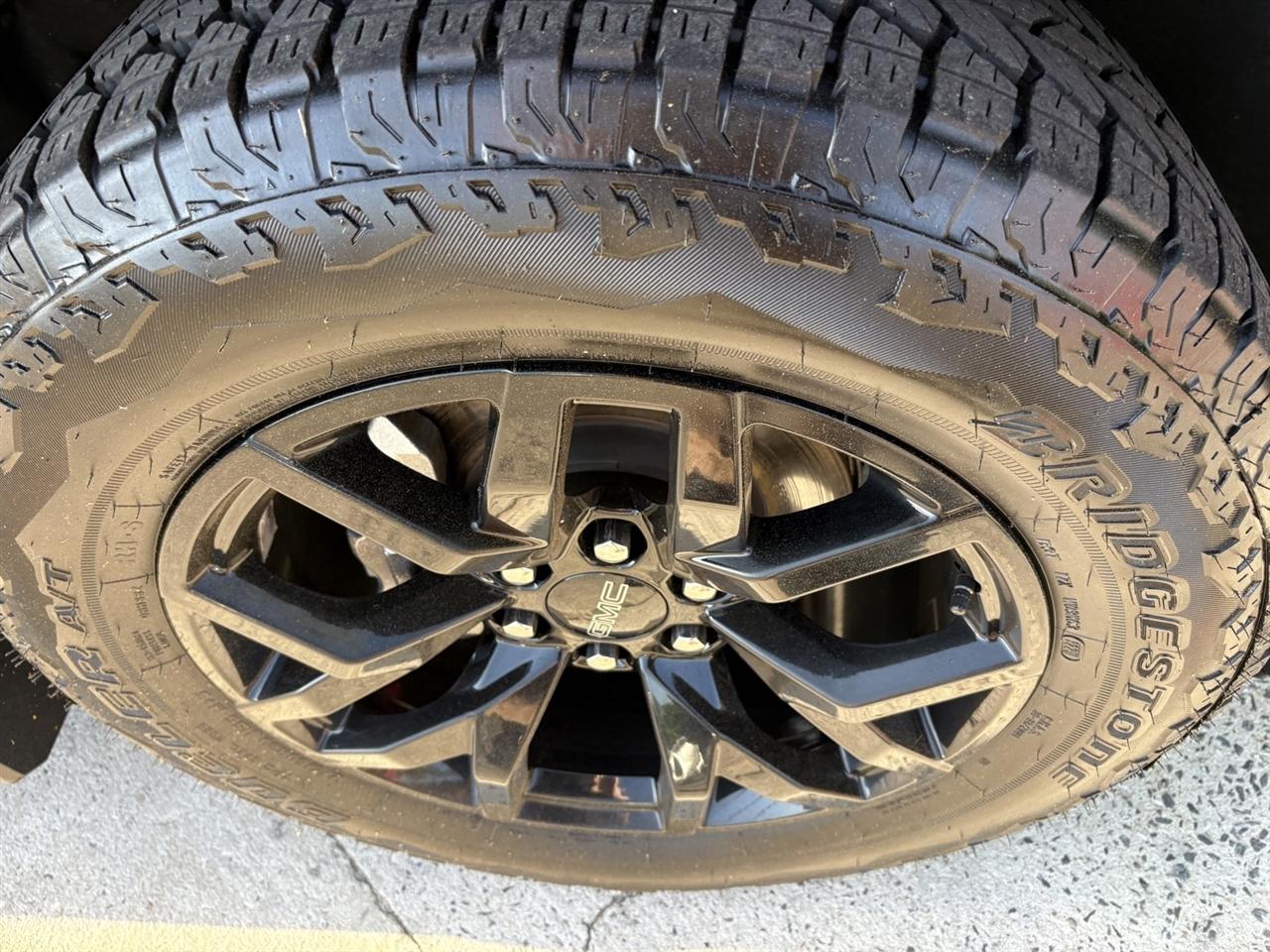 GMC Sierra 1500 SLT Crew Cab 4WD 2023