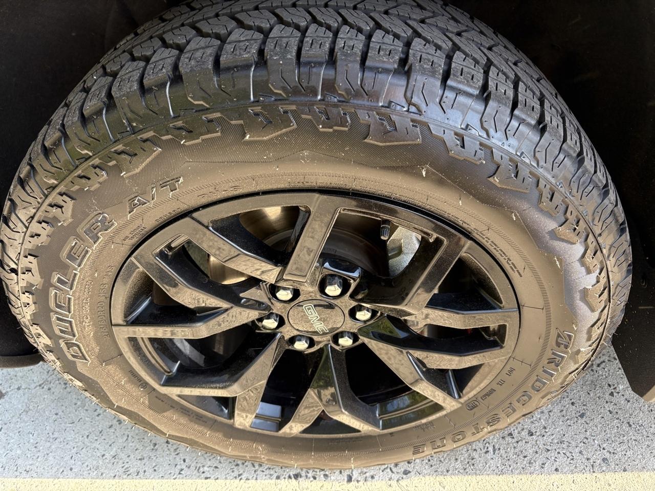 GMC Sierra 1500 SLT Crew Cab 4WD 2023