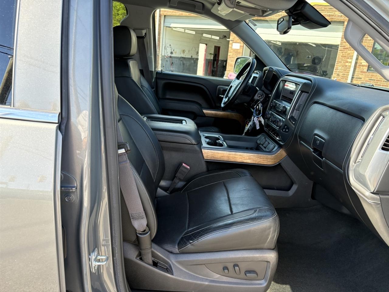 Chevrolet Silverado 1500 LTZ Crew Cab 2WD 2017