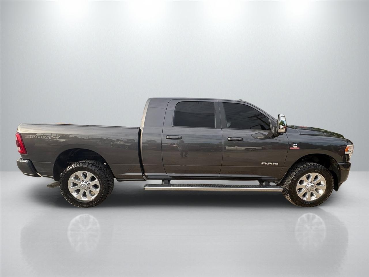 RAM 3500 Laramie Mega Cab 4WD 2023