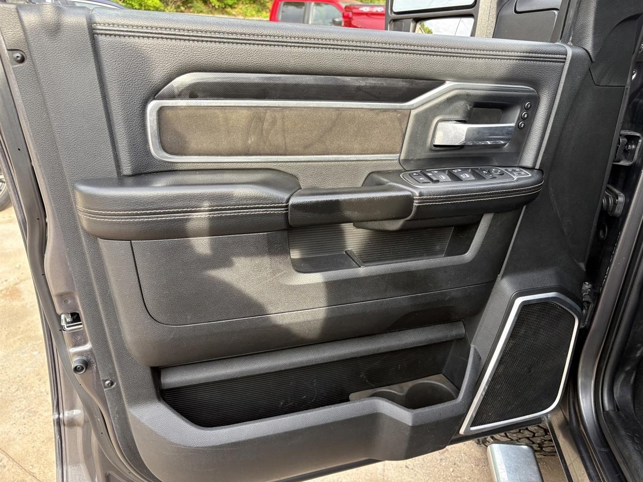 RAM 3500 Laramie Mega Cab 4WD 2023