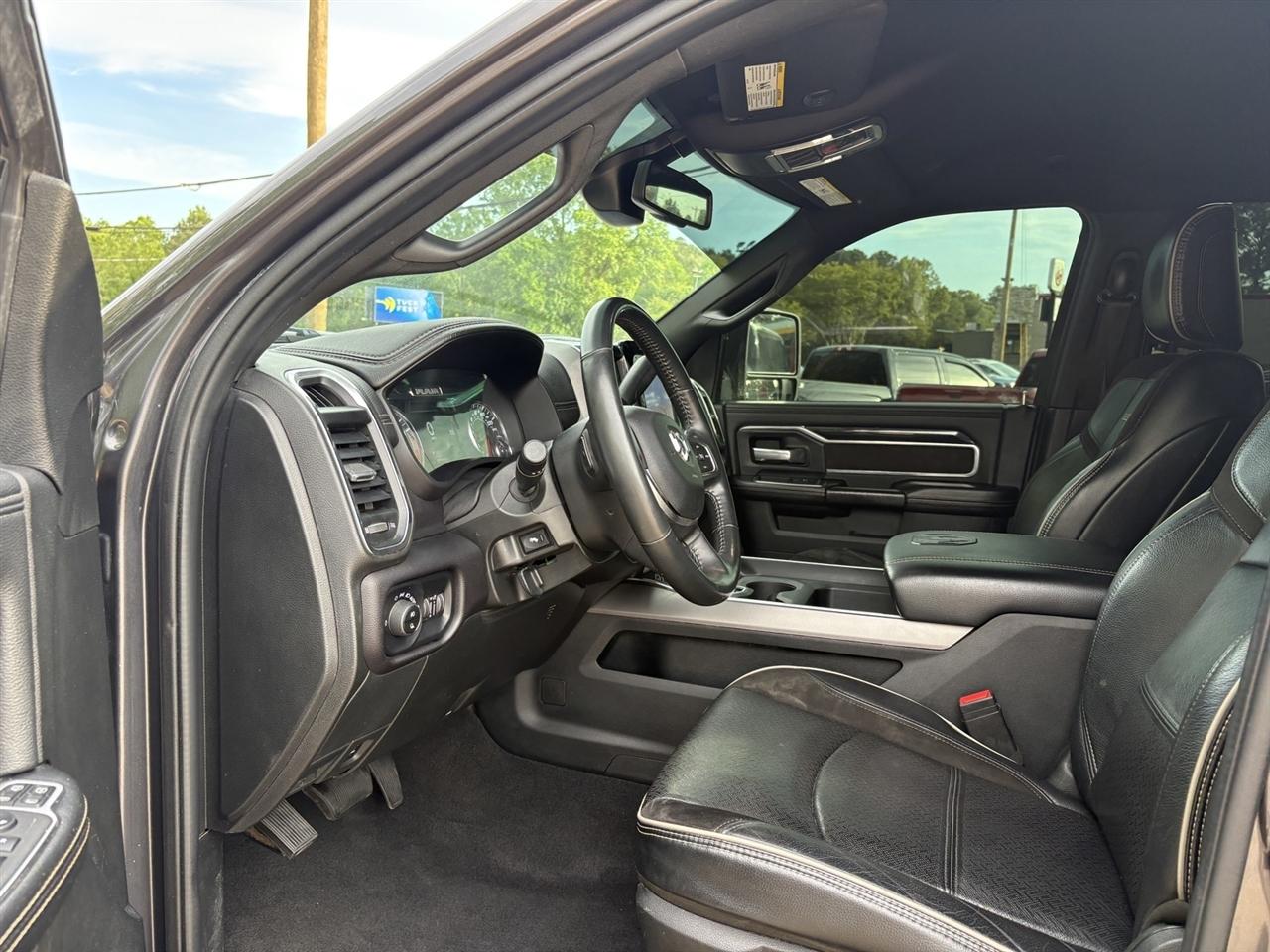 RAM 3500 Laramie Mega Cab 4WD 2023