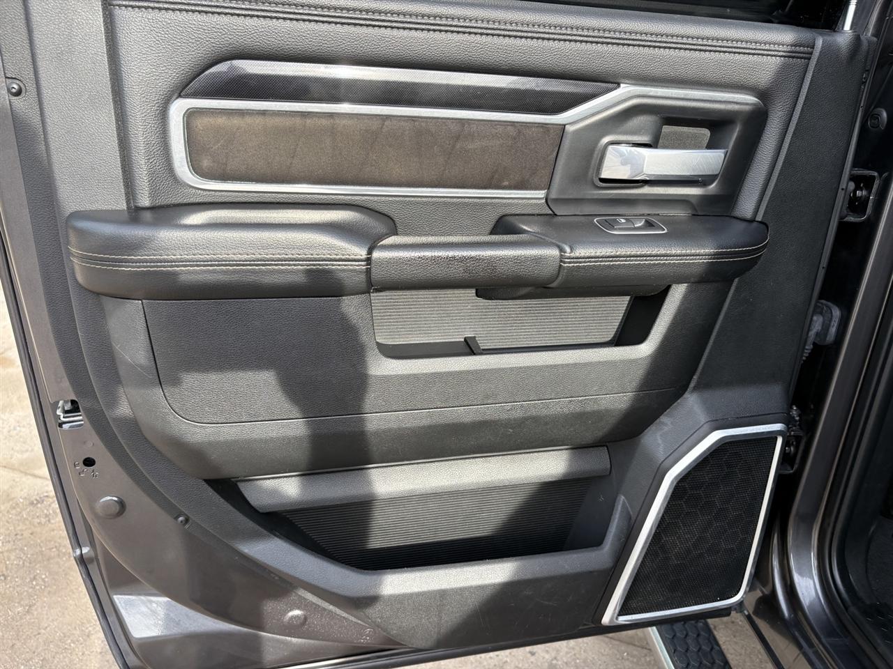 RAM 3500 Laramie Mega Cab 4WD 2023