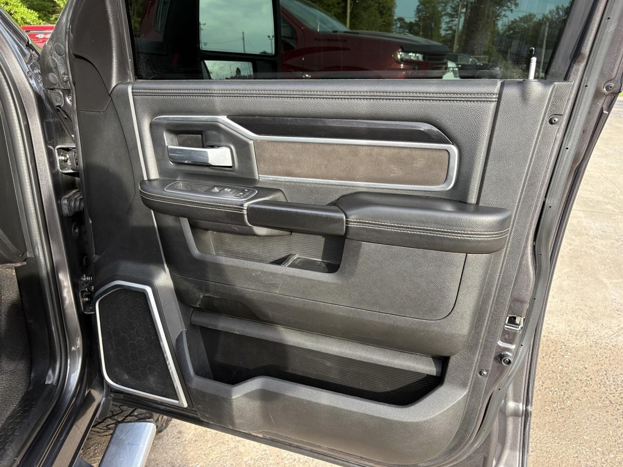 RAM 3500 Laramie Mega Cab 4WD 2023