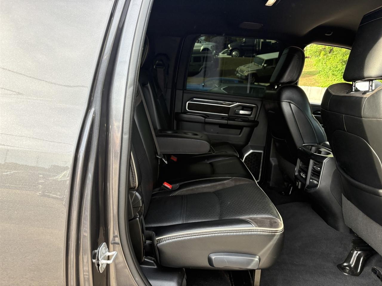 RAM 3500 Laramie Mega Cab 4WD 2023