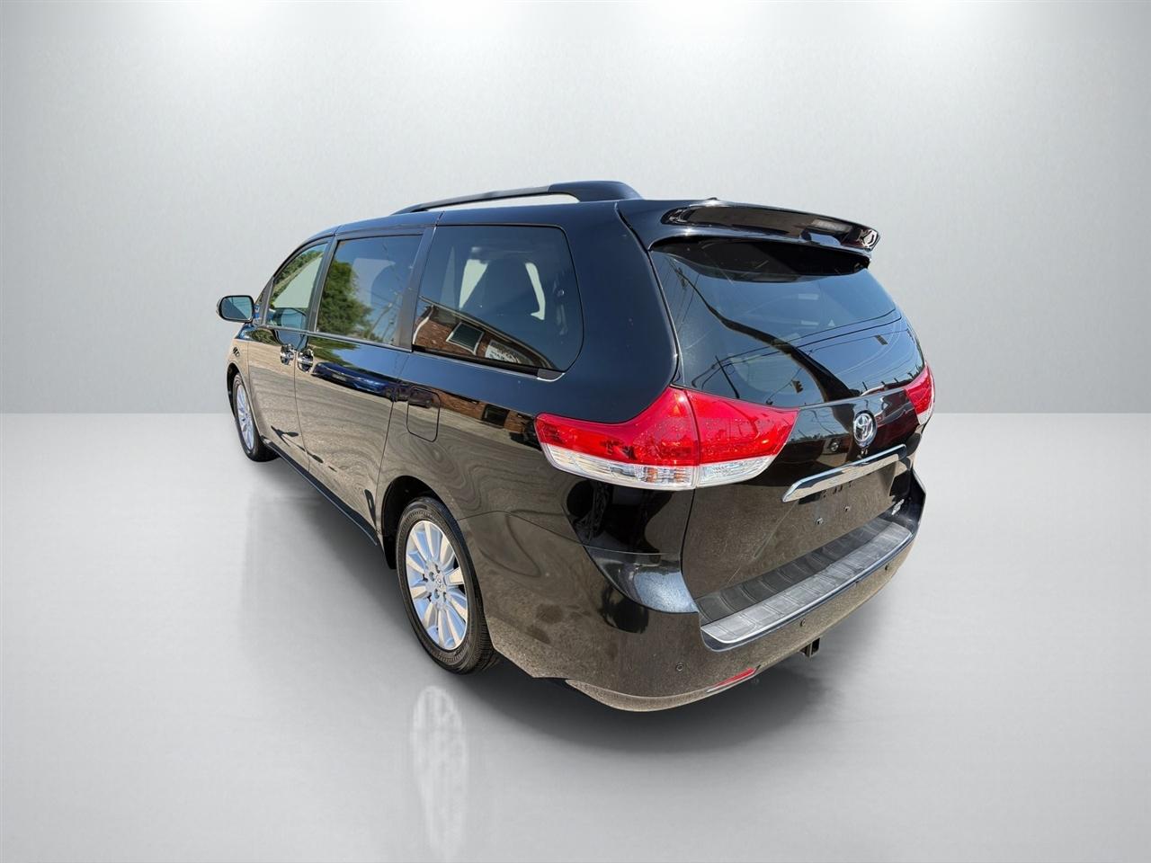 Toyota Sienna Limited AWD 7-Passenger V6 2013