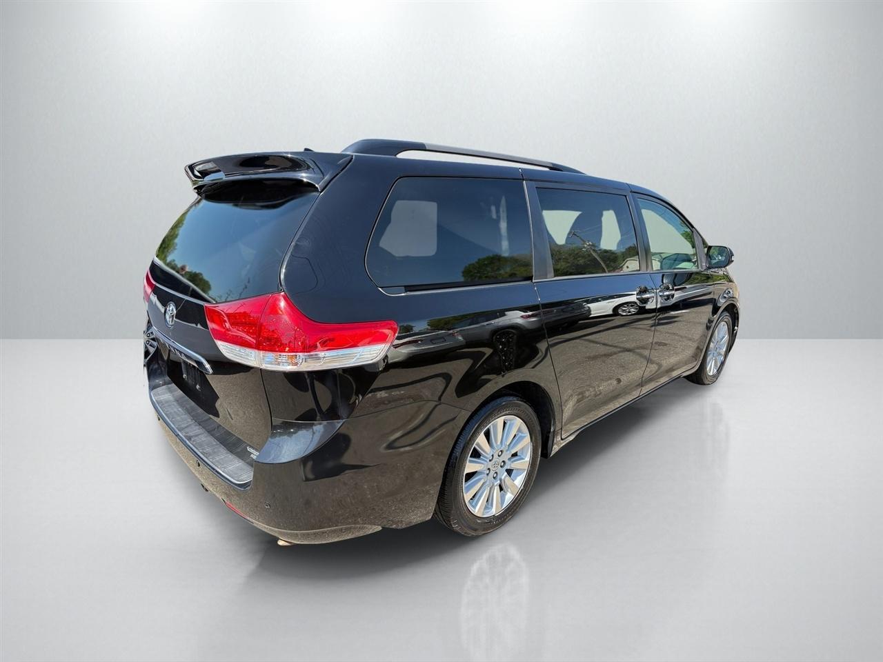 Toyota Sienna Limited AWD 7-Passenger V6 2013