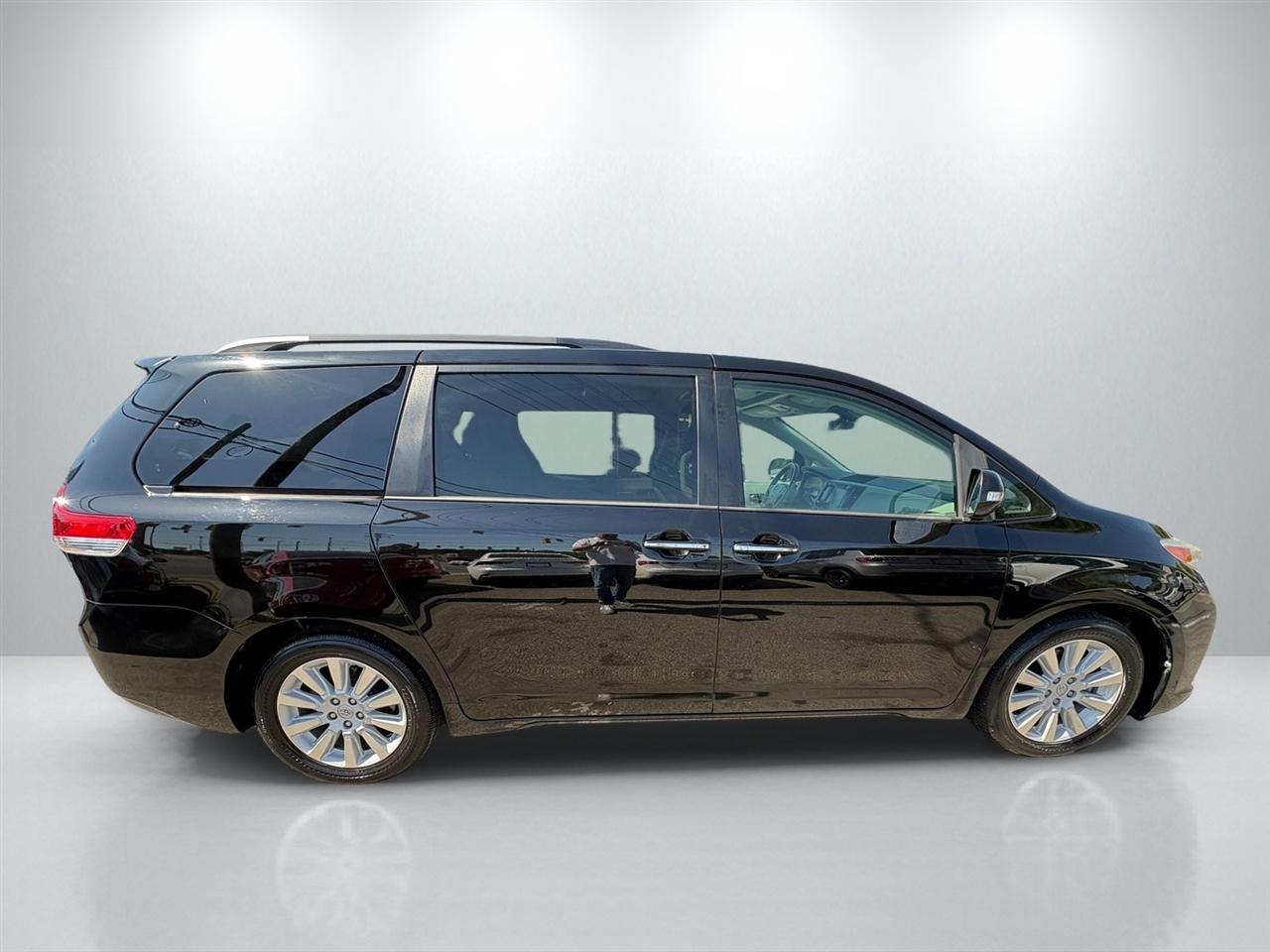 Toyota Sienna Limited AWD 7-Passenger V6 2013