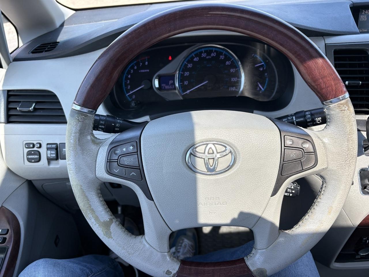 Toyota Sienna Limited AWD 7-Passenger V6 2013