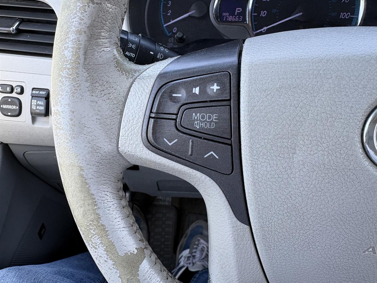 Toyota Sienna Limited AWD 7-Passenger V6 2013