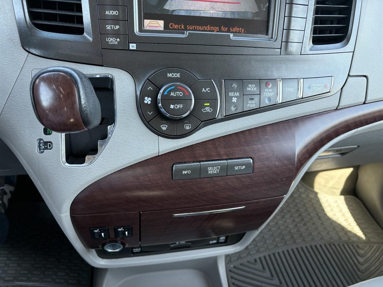 Toyota Sienna Limited AWD 7-Passenger V6 2013