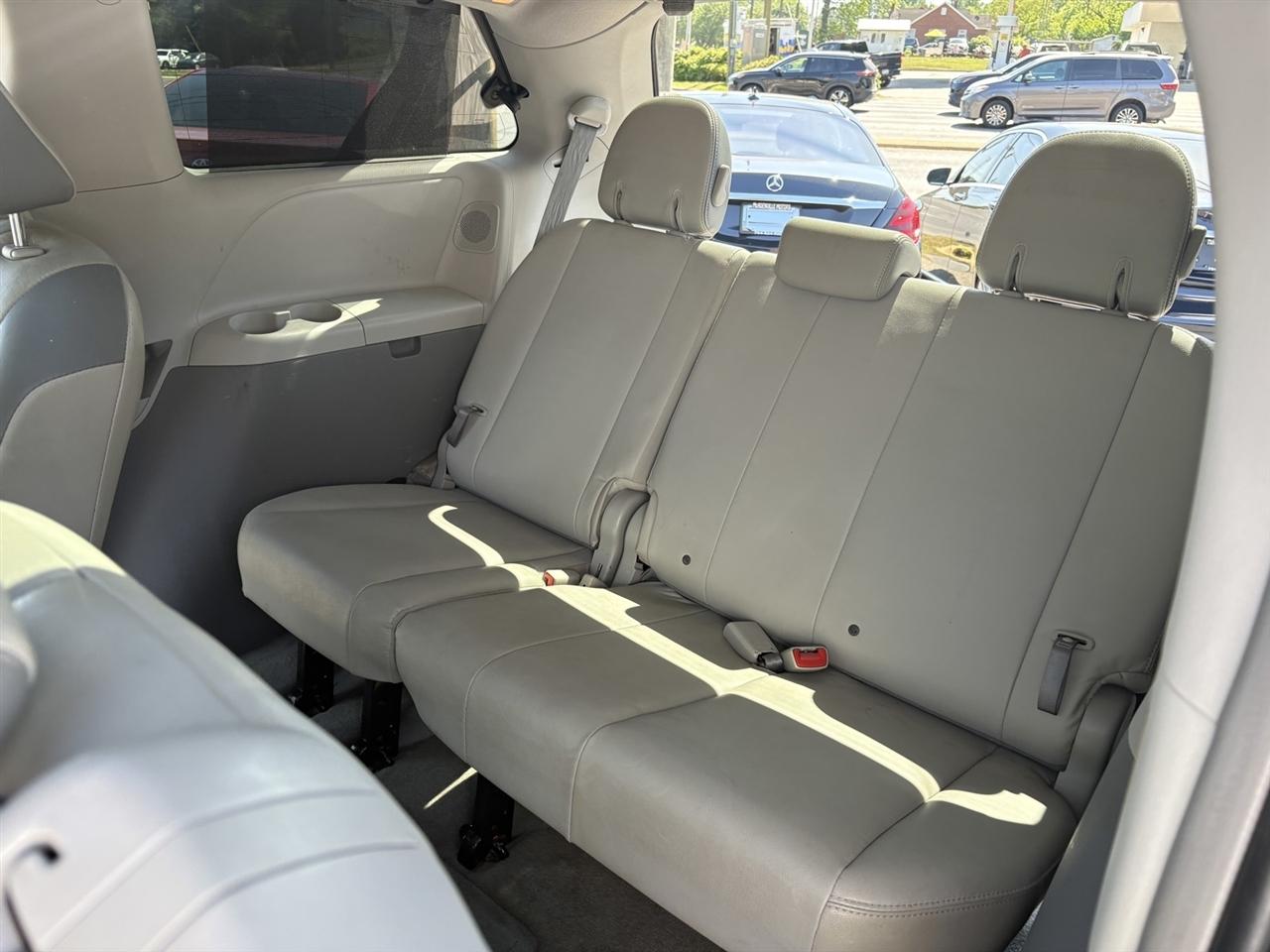 Toyota Sienna Limited AWD 7-Passenger V6 2013