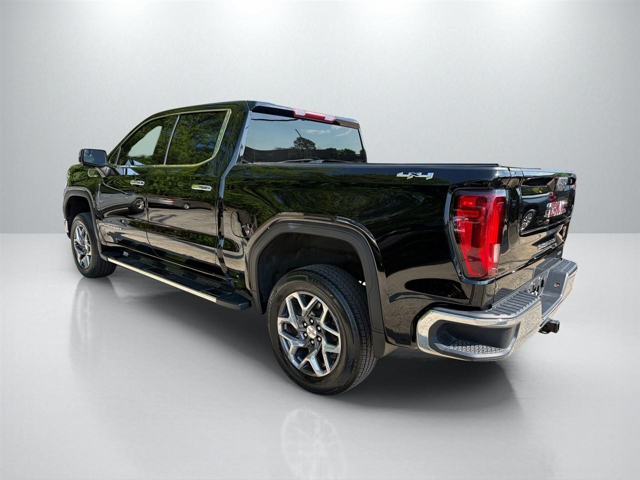 GMC Sierra 1500 SLT Crew Cab 4WD 2023