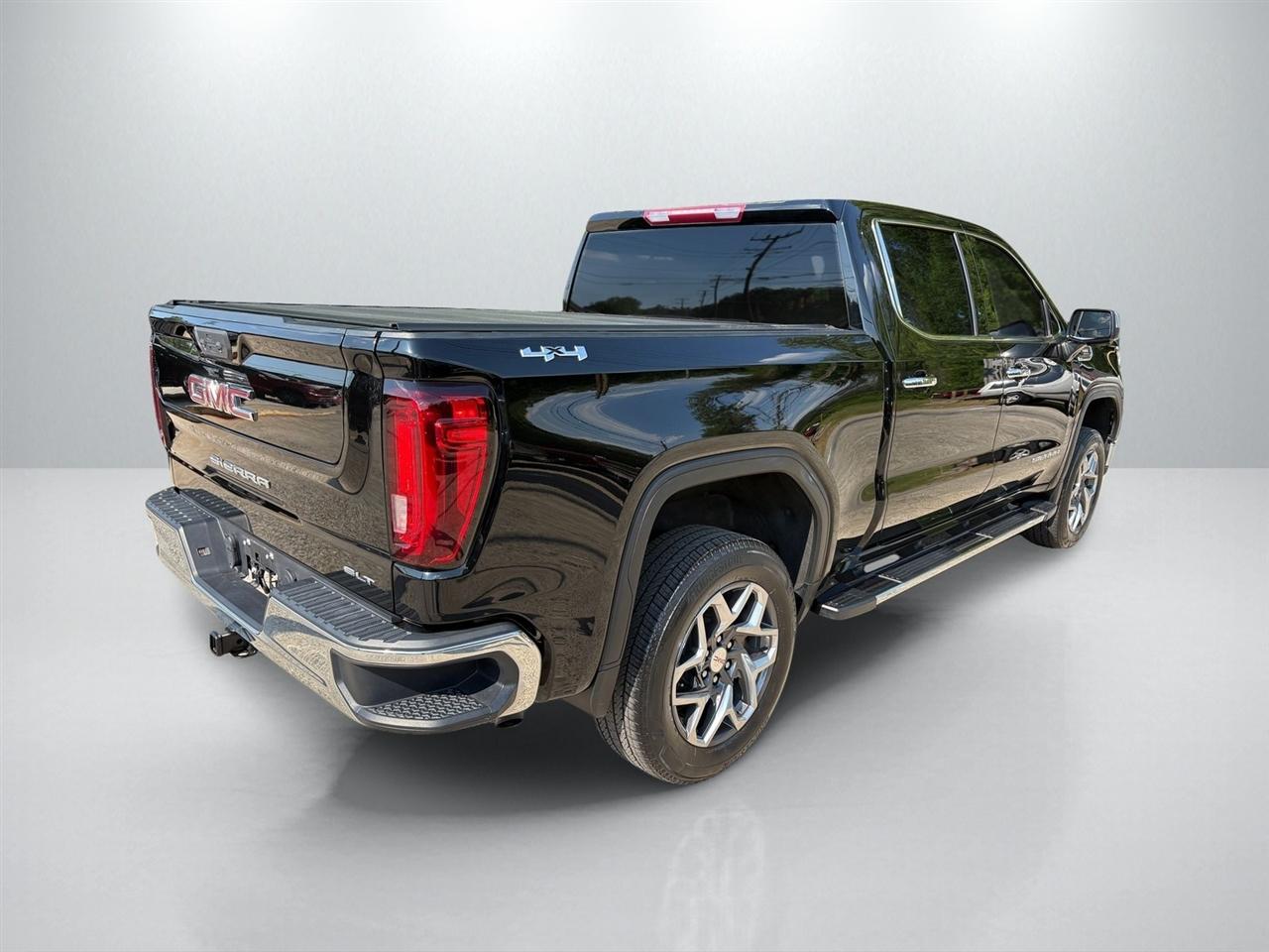 GMC Sierra 1500 SLT Crew Cab 4WD 2023