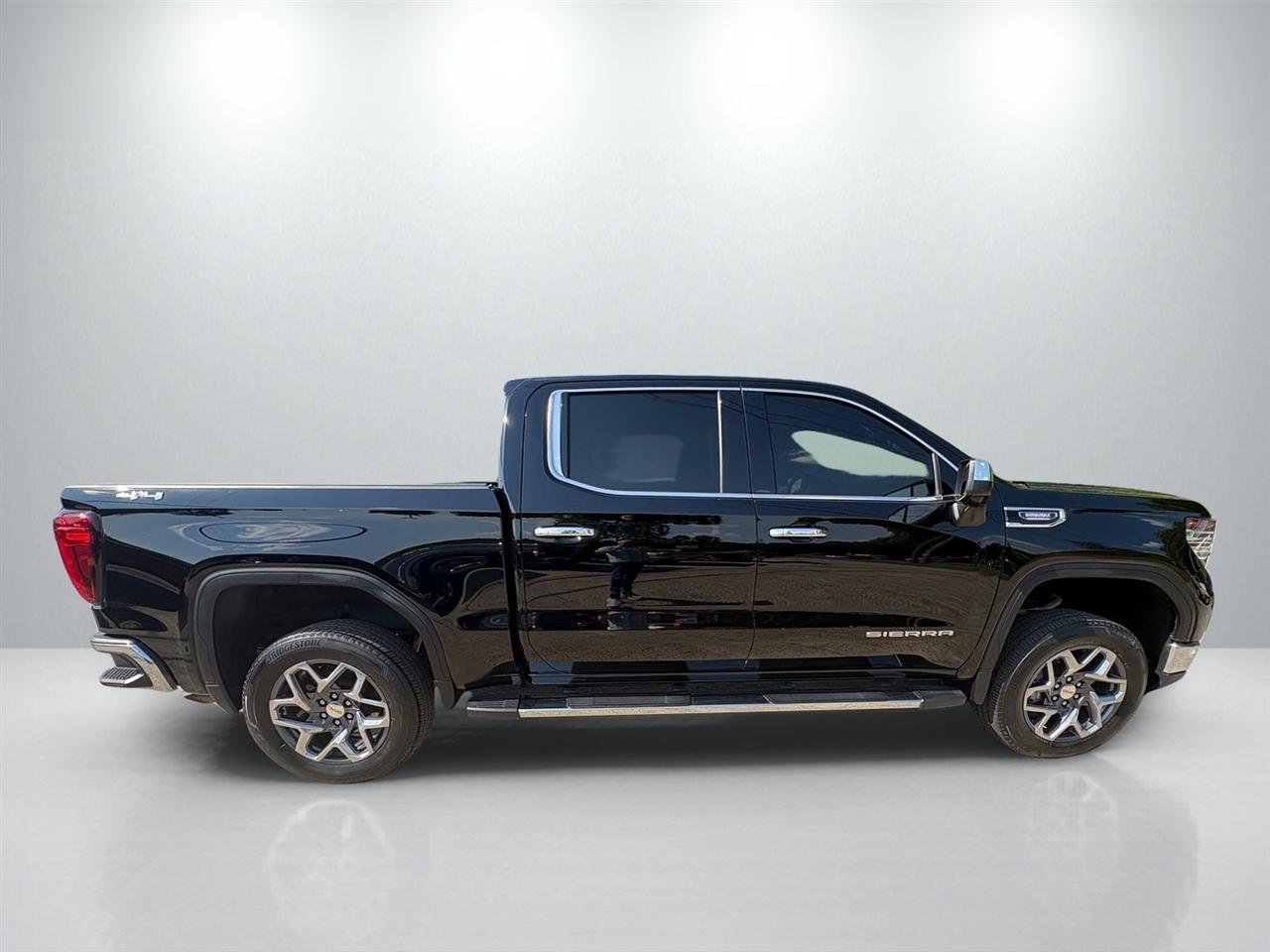 GMC Sierra 1500 SLT Crew Cab 4WD 2023