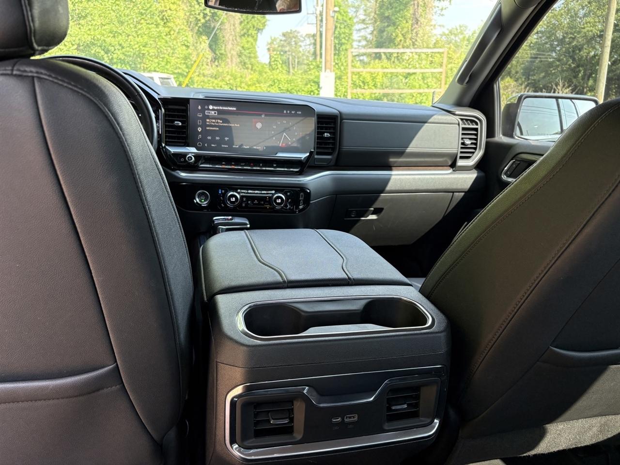 GMC Sierra 1500 SLT Crew Cab 4WD 2023