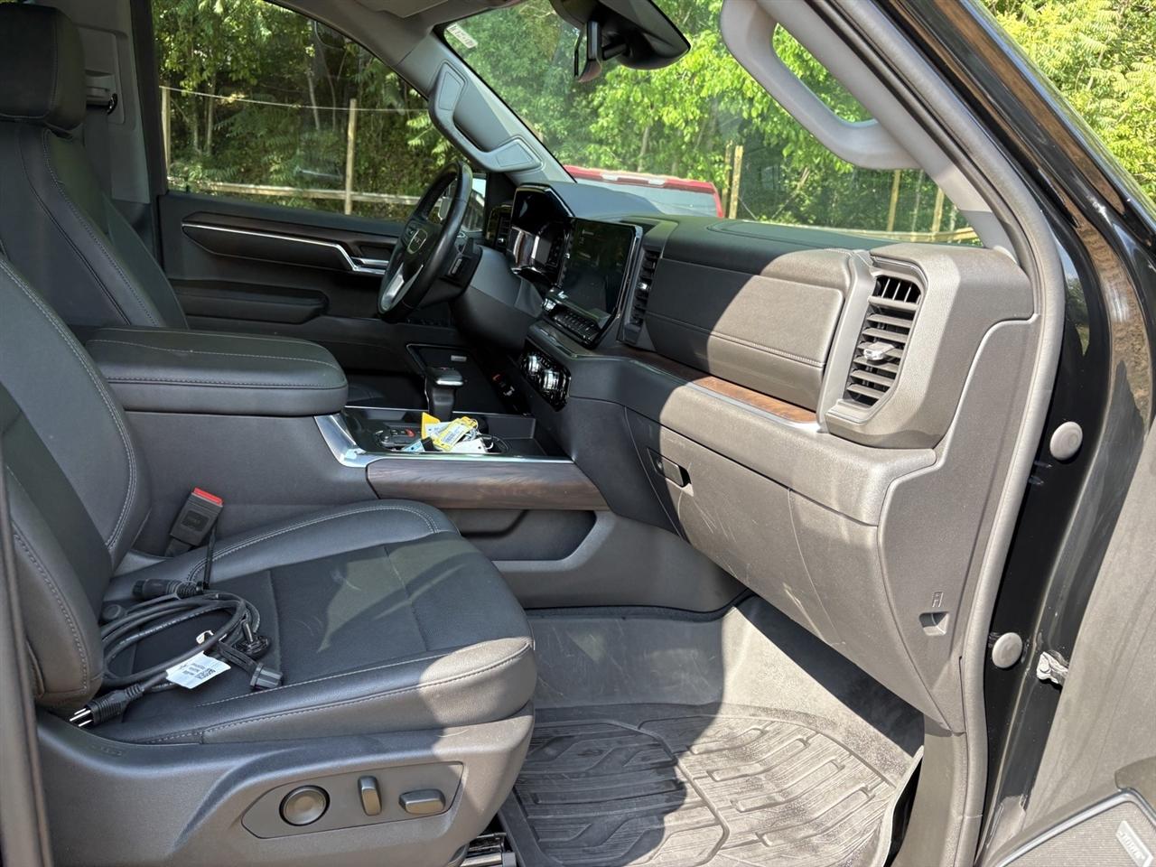 GMC Sierra 1500 SLT Crew Cab 4WD 2023