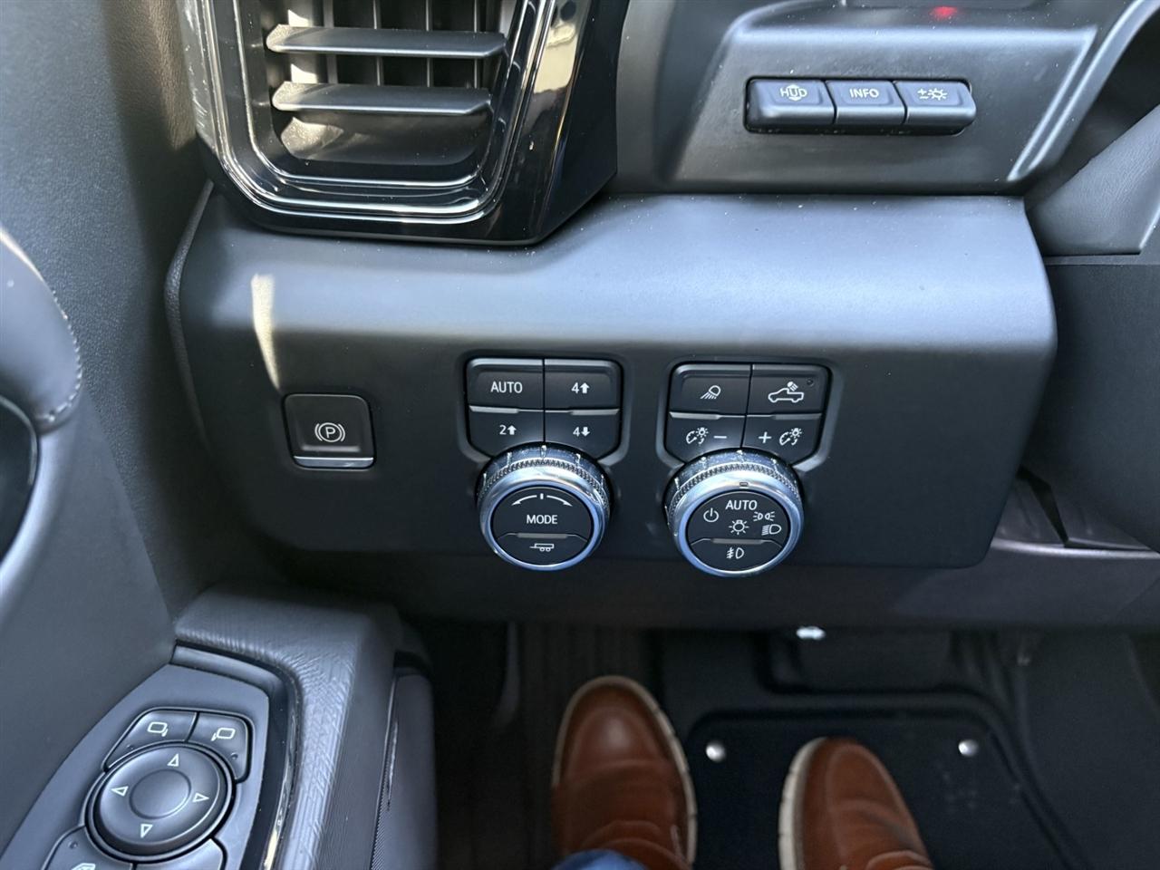 GMC Sierra 1500 AT4X Crew Cab 4WD 2022