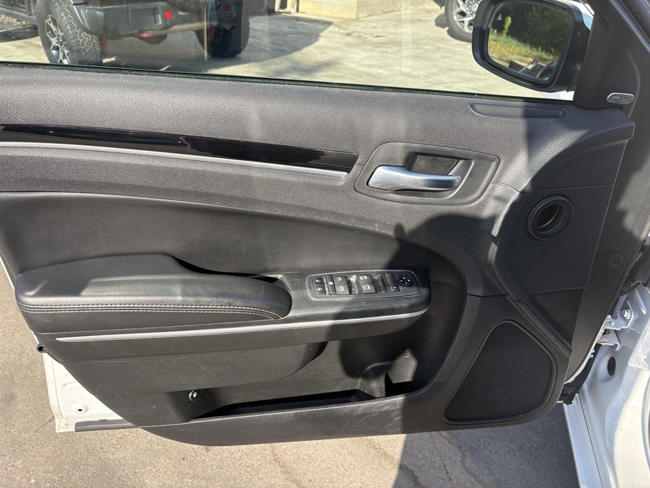 Chrysler 300 S V6 2023