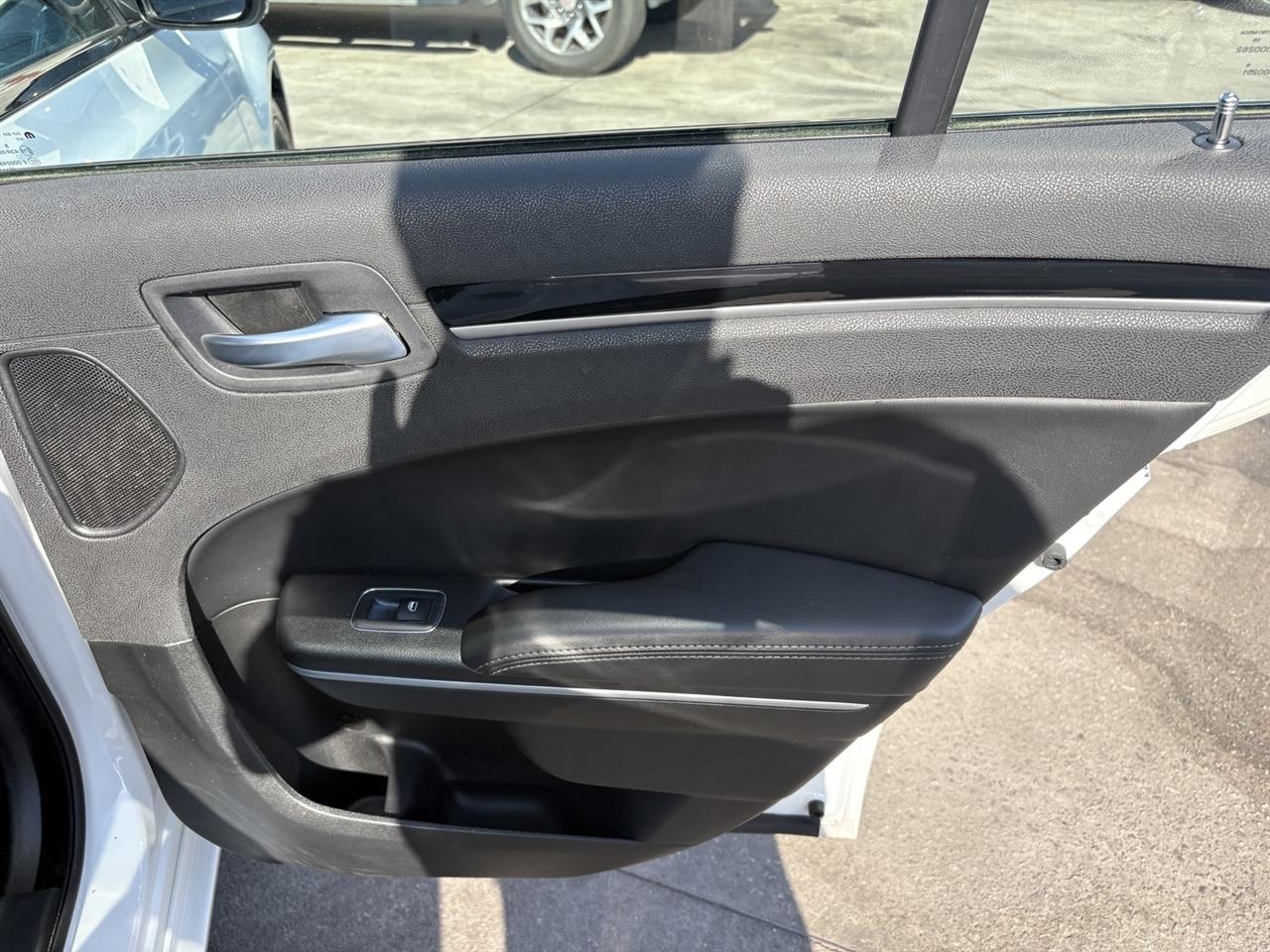 Chrysler 300 S V6 2023